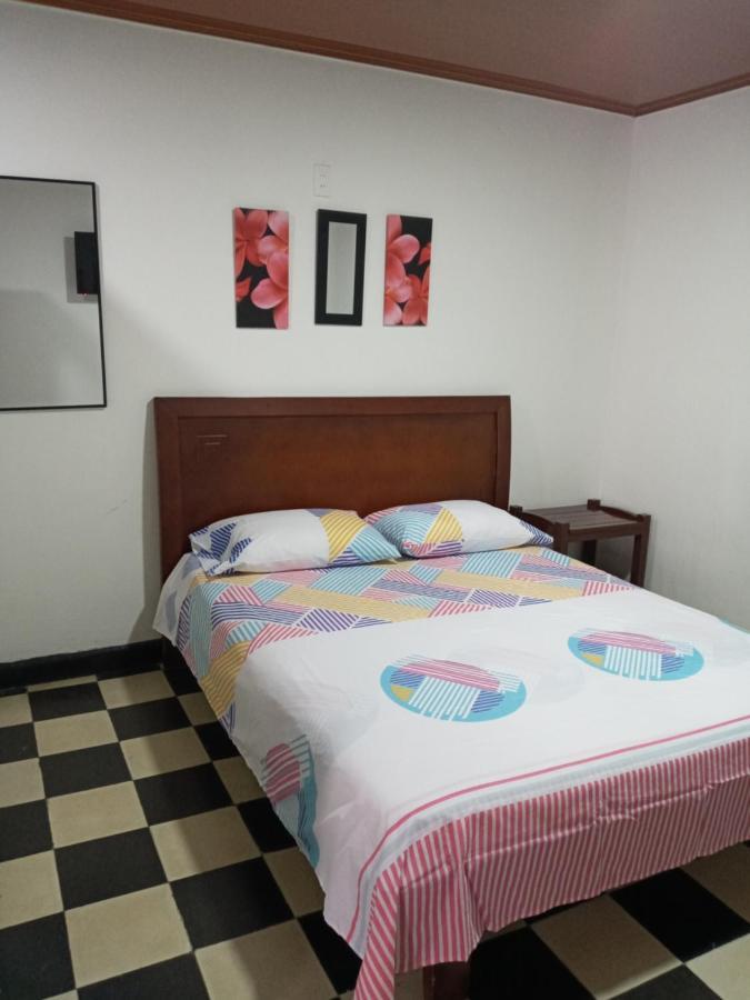 Hospedaje Santa Bárbara Buga Esterno foto