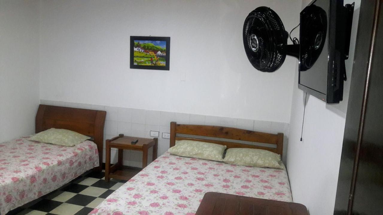 Hospedaje Santa Bárbara Buga Esterno foto